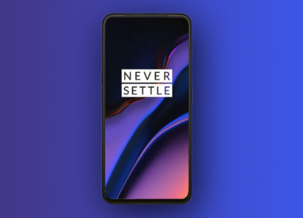 OnePlus7FanMade宣传图片展示了三个后置摄像头和一个滑块设计