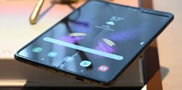 泄露的图像表明三星GalaxyFold2将采用翻盖设计