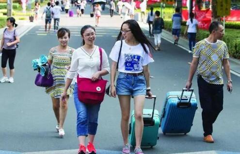 教育新闻：大学生活有哪四个天坑 年年都有人踩