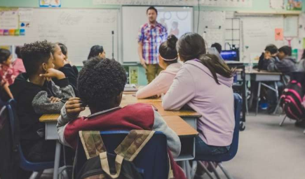 如果学生与乐于助人的同龄人配对双剂量代数在大学里会得到回报