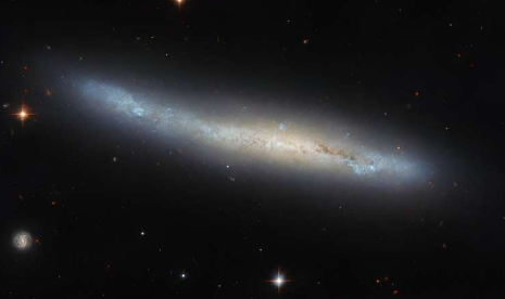 哈勃望远镜看到螺旋星系NGC4423边缘